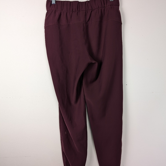 Lululemon On The Fly Jogger Woven Color: Cassis Size: 4 - Picture 4 of 5